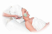 The Cloud 9 comfortably positions clients for facials and leg waxing. 